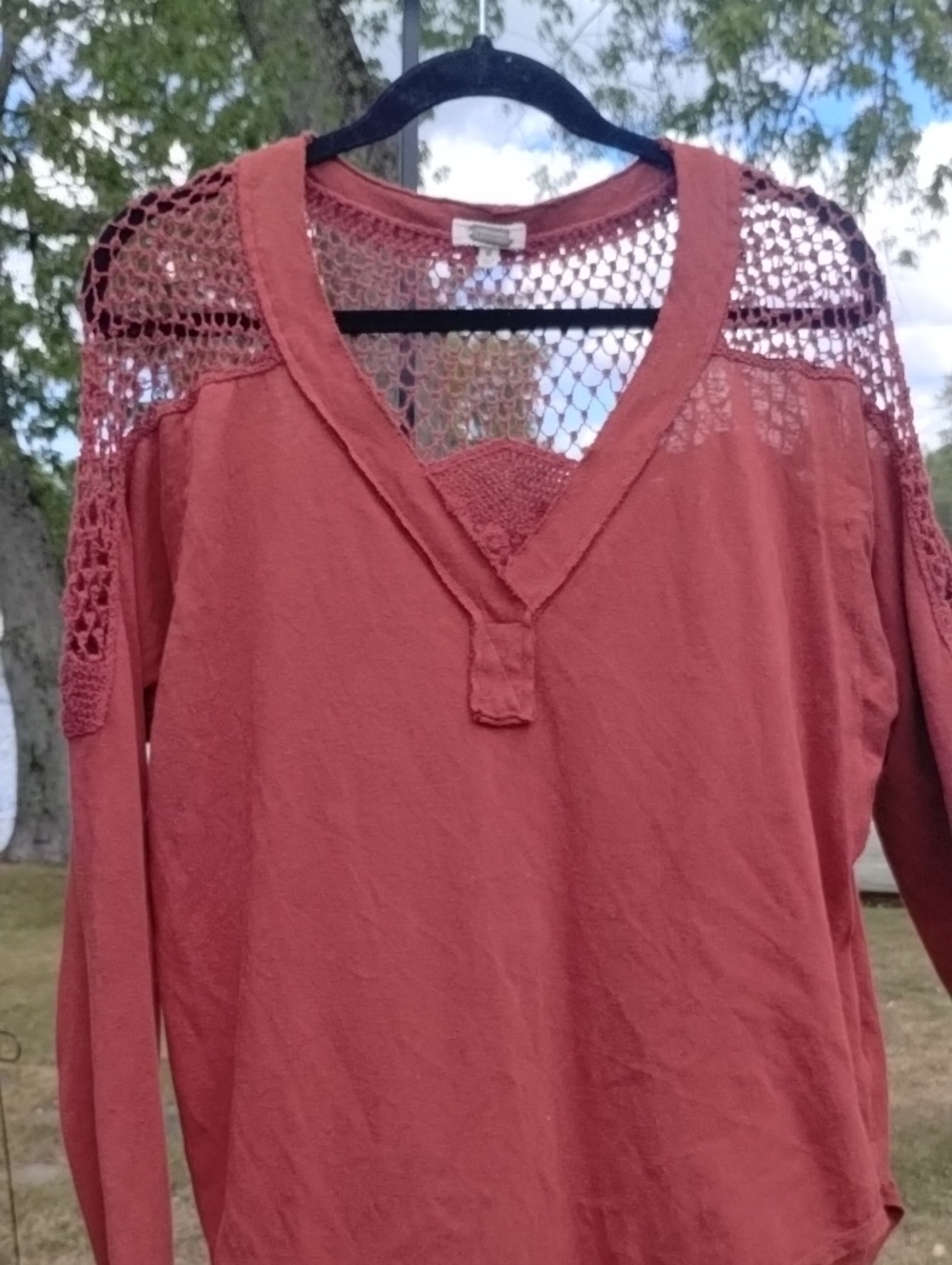 Women’s Crochet Yoke V-Neck Long Sleeve Top - Rust BKE